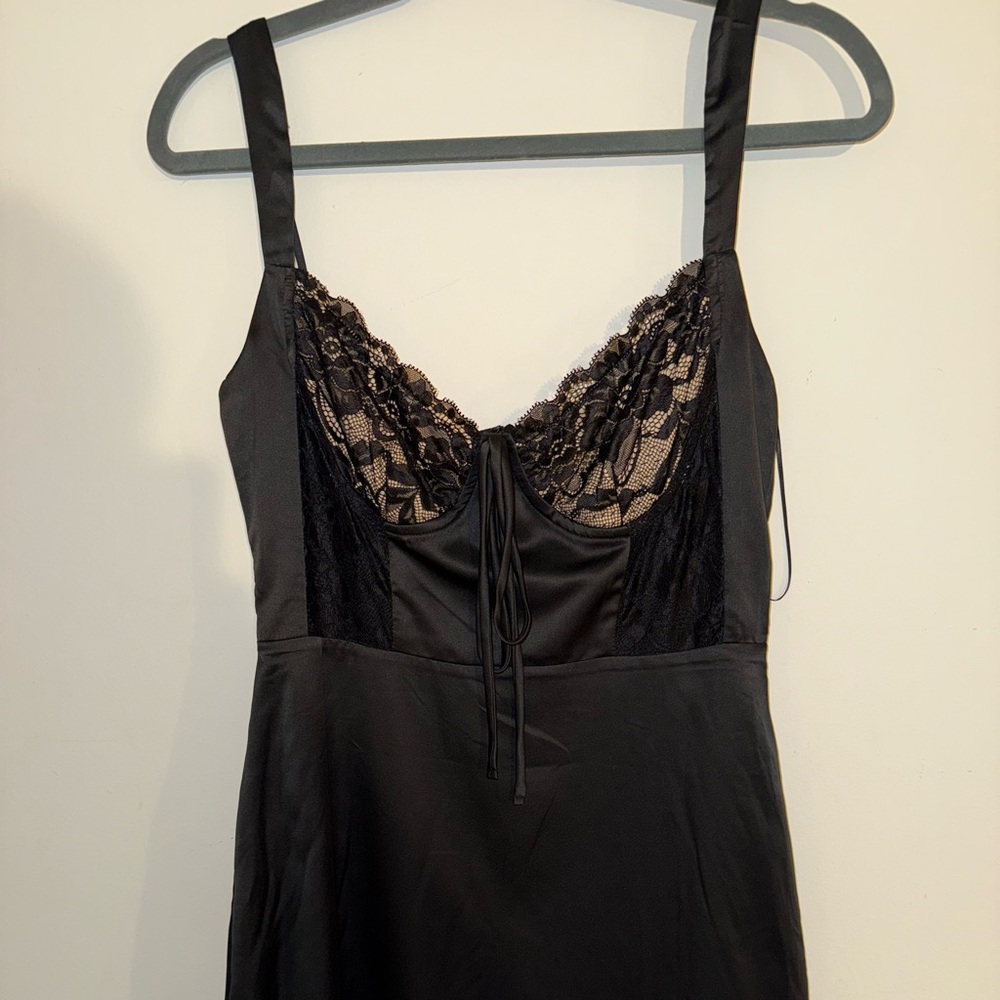 Elegant Black Lace Trim Chemise